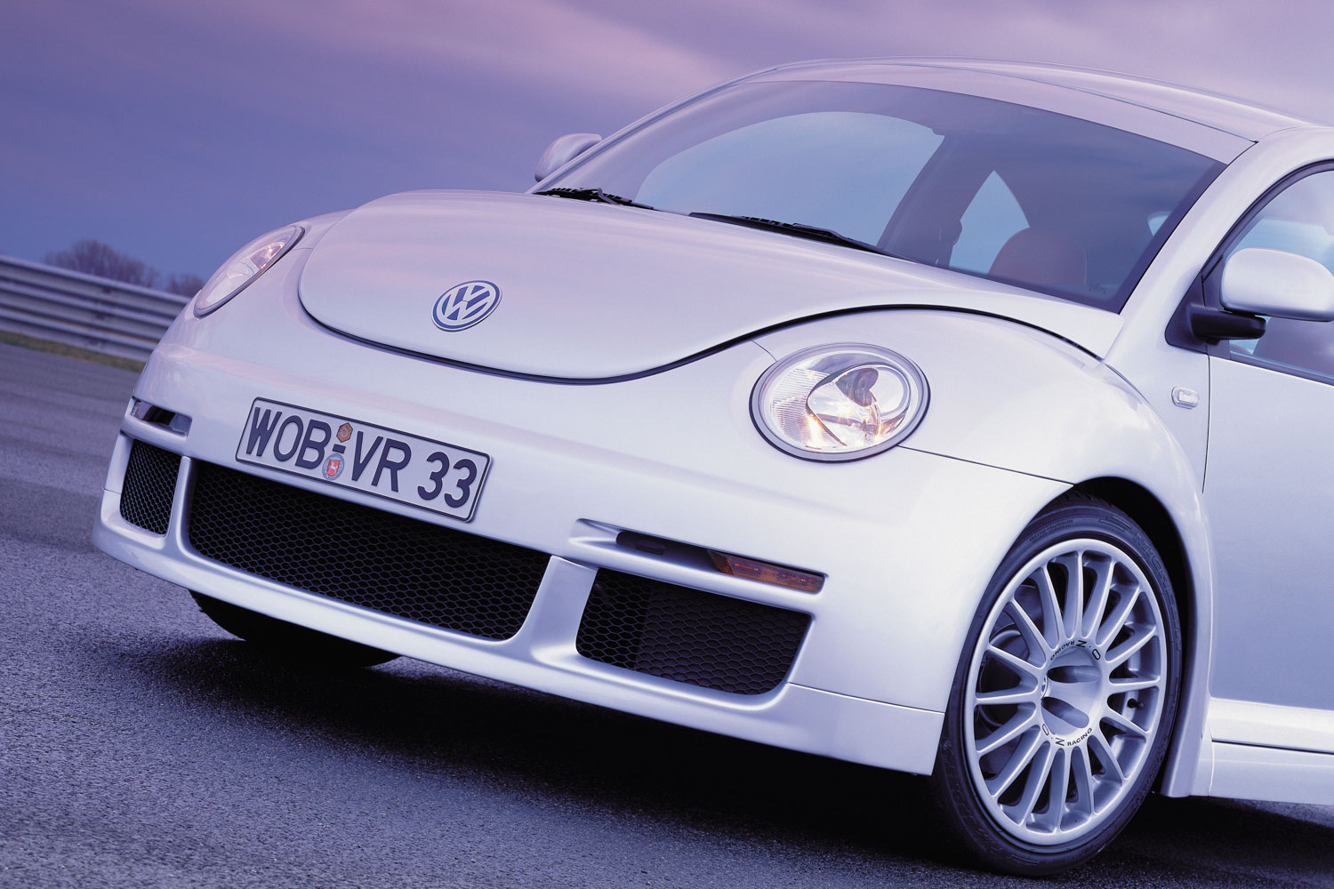 新車価格5万円のvw ビートル が存在した 限定250台の過激ルックス ニュービートルrsi とは Auto Messe Web 自動車情報サイト 新車 中古車 Carview