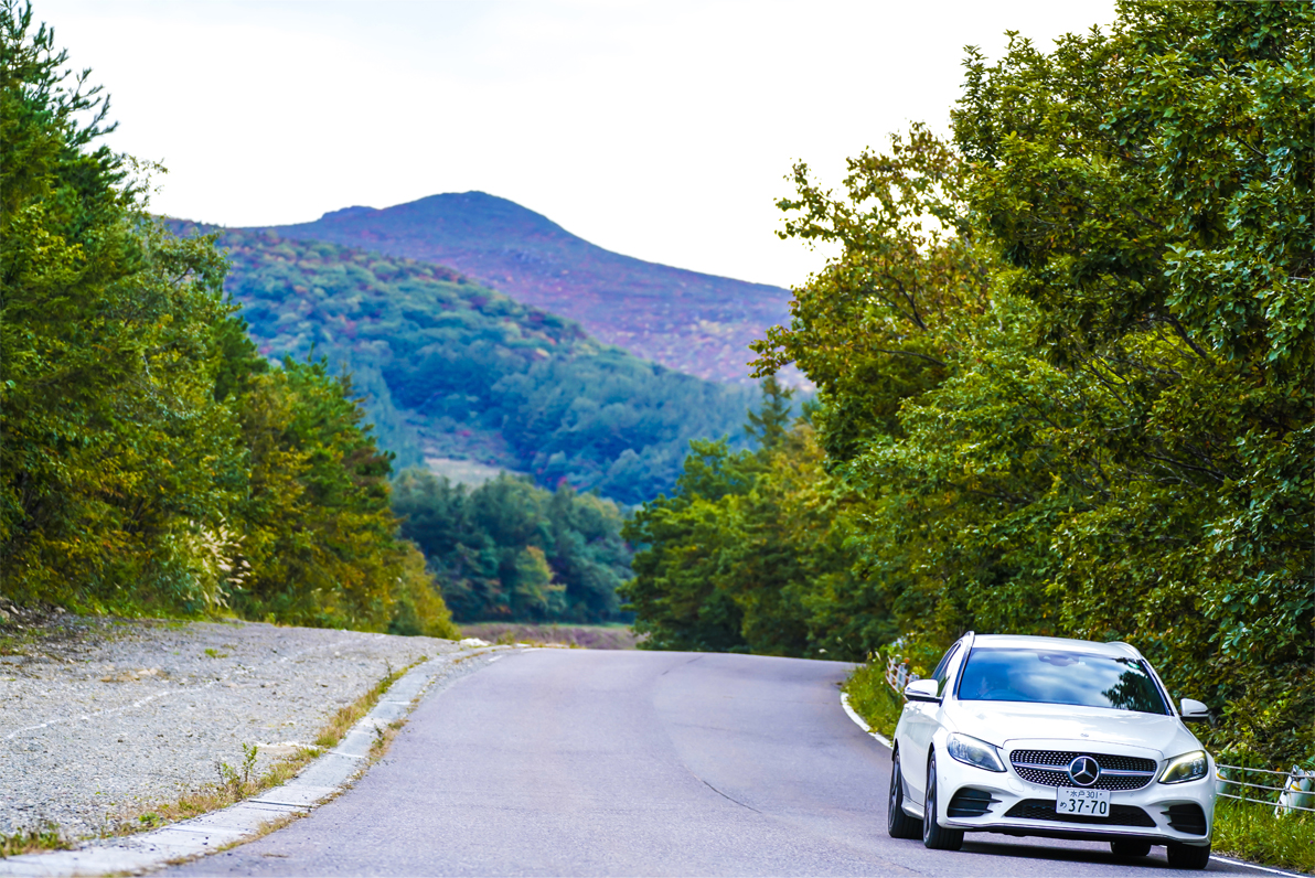 登山 ハイキングで紅葉を満喫 メルセデスcクラスワゴンが意外なほどアウトドア向きだった Auto Messe Web 自動車情報サイト 新車 中古車 Carview