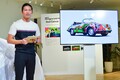 「SHUN SUDO」によるポルシェ タイカンアートカー、展示イベント開催。ボタンフラワーに彩られたデザインに