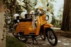 冷戦時代に100万台以上が生産された2スト原付スクーター「シムソン・シュヴァルベ KR51」 姿はそのままに電動化!? Govecs「e-シュヴァルベ1st エディション」とは？