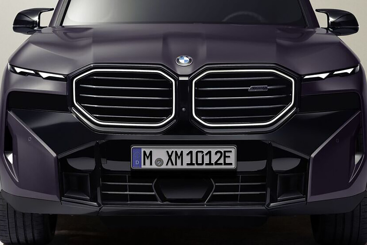 日本への割り当てはたったの１台！　ライフスタイルブランド「Kith」とコラボした世界限定47台の「BMW XM by Kith」の内外装がお洒落すぎた