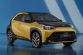 日本にもピッタリなサイズ感!? コンパクトカーセグメント初のフルハイブリッド車を開発！ トヨタが欧州市場で新型「アイゴX ハイブリッド」を発表