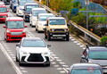 渋滞しているのに「謎の車間距離を開けるクルマ」が前に…。なぜ適切な距離を保てないのでしょうか？