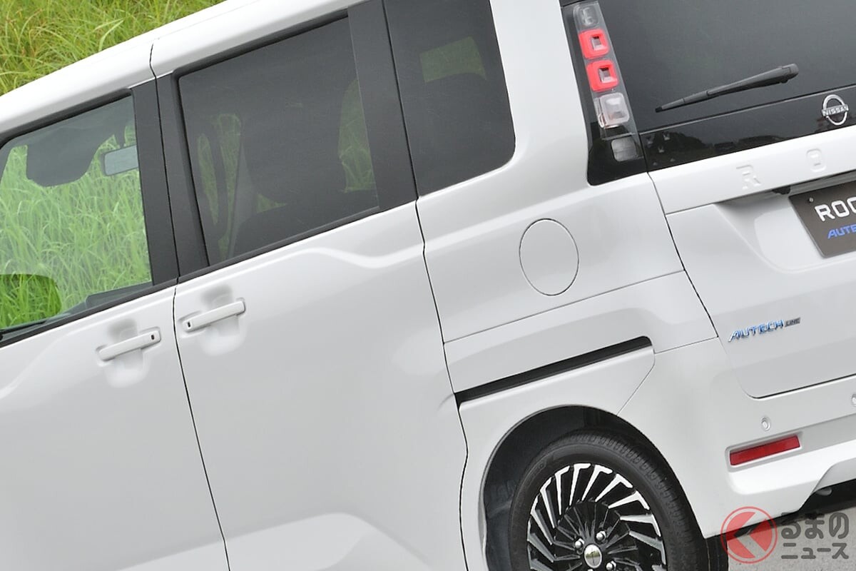 日産の新型「軽ワゴン」がスゴイ！ “歴代初”の新グレードに「スポーティな専用外装」＆「ブラック仕立て内装」を採用！ ターボ搭載で“4WD仕様”もある「ルークス AUTECH LINE」とは？