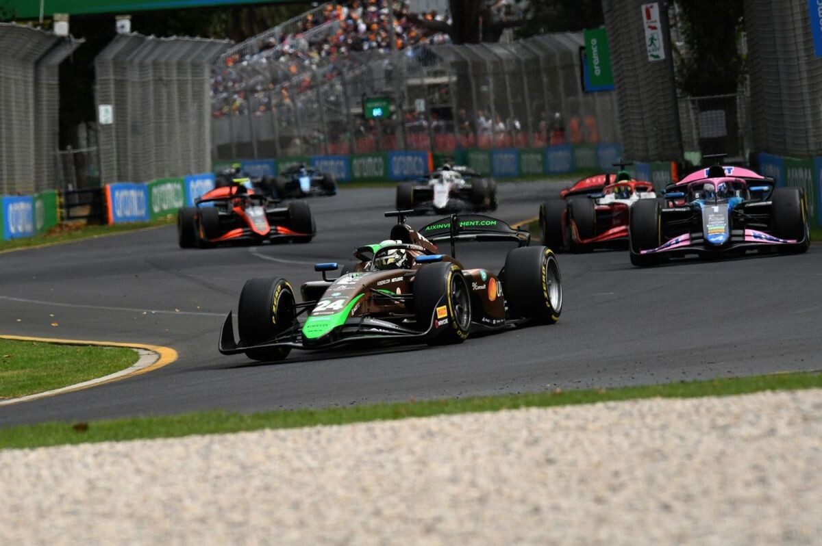 デュルクセン、盤石の走りで逃げ切り優勝。ルーキー勢も躍動……宮田莉朋12位｜FIA F2メルボルン スプリントレース