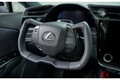 レクサス「新型SUV」世界初公開！ 斬新ハンドル採用の新型「RZ 450e」に興味津々!? 年内発売か