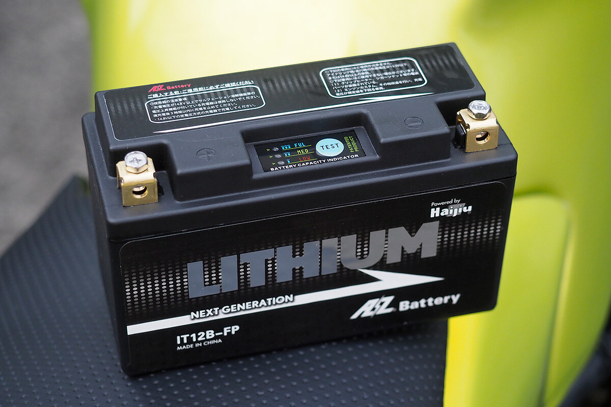 超軽量812gで使い勝手抜群！取り付けも簡単なAZ Batteryの二輪用リチウムイオンバッテリー「IT12B-FP」