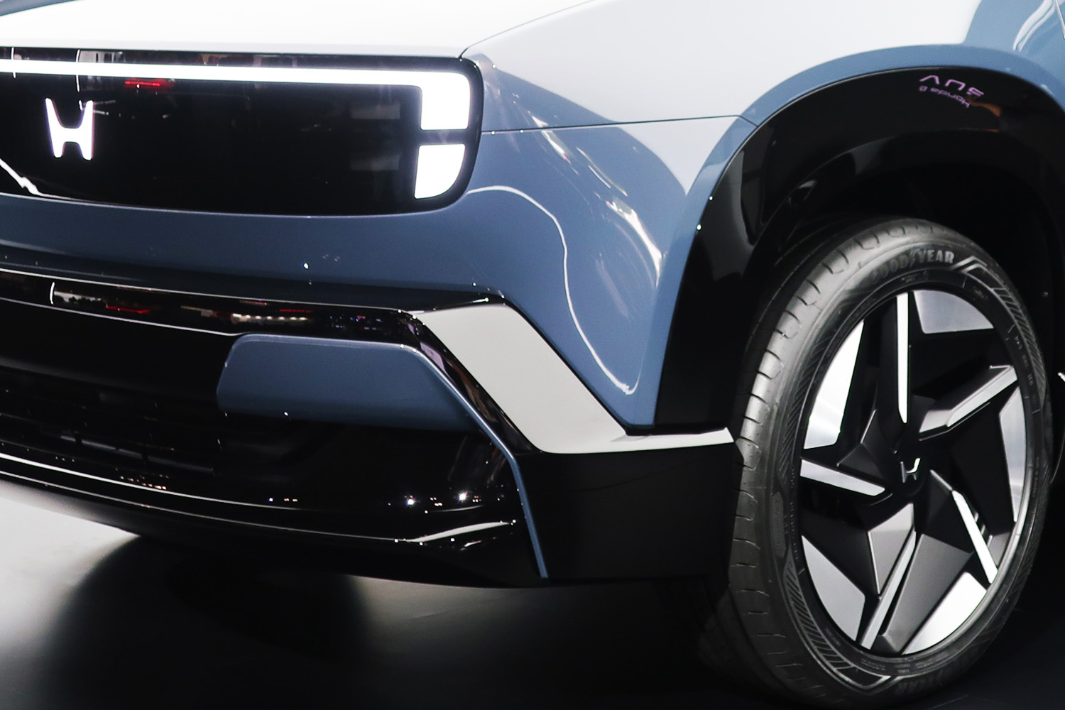 ホンダ「０シリーズ」第３弾の「０ α」は何を狙った？　デザイナーを直撃した！　【ジャパンモビリティショー2025】