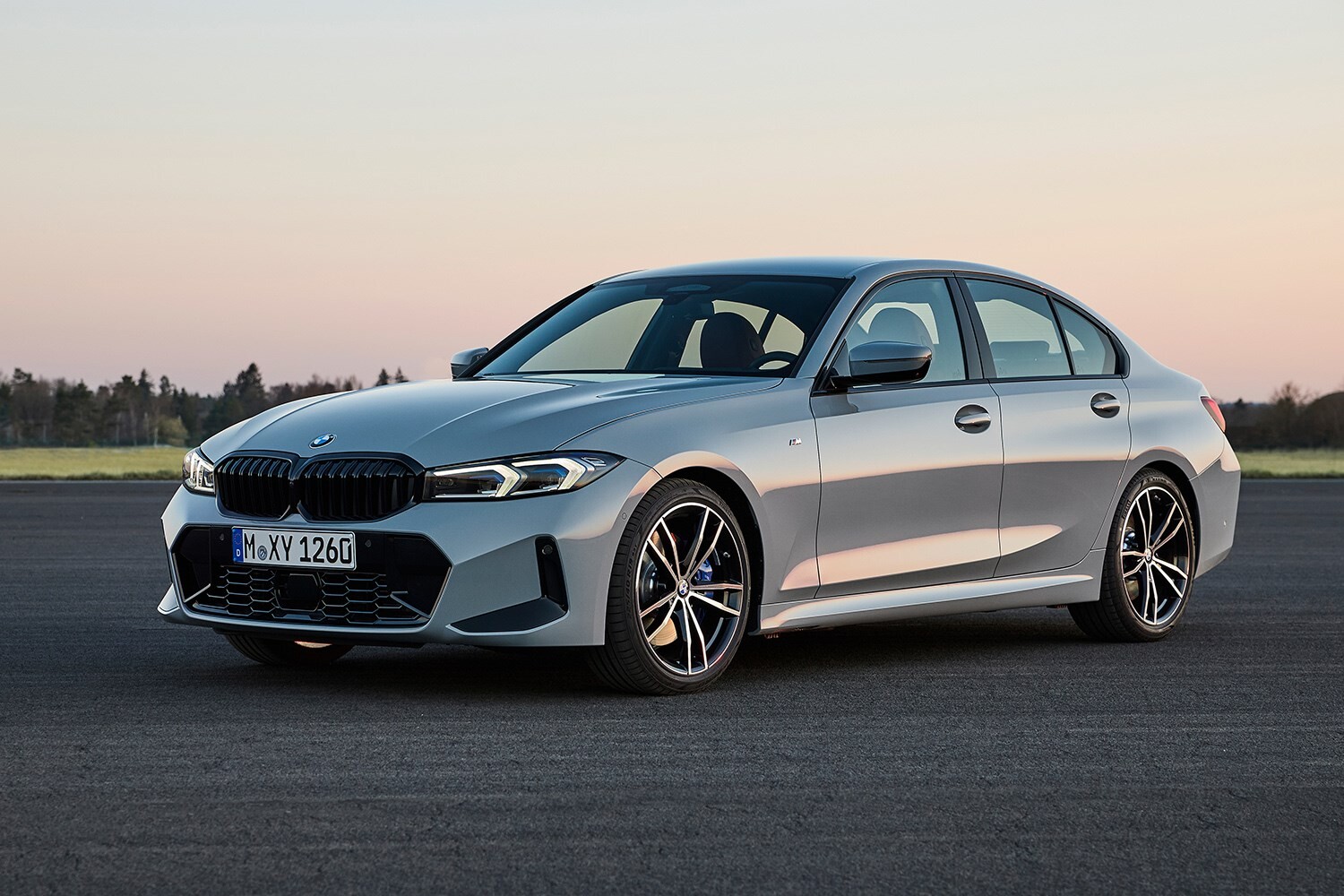 一気に未来感を高めたBMW 3シリーズ。数々の改良点や値上げ情報、宿敵Cクラスとの違いを解説
