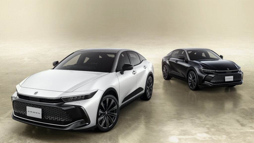 トヨタ「クラウンクロスオーバー」クラウン誕生70周年を祝う“記念碑モデル”登場