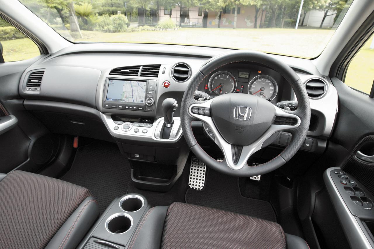 10年ひと昔の国産車 26 ホンダ ストリームはミニバンとは思えない質の高い乗り味を実現していた Webモーターマガジン 自動車情報サイト 新車 中古車 Carview