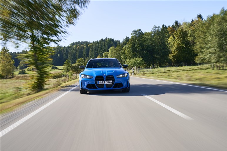 BMW新型「M3」発売。20PSアップ、アダプティブLEDライト搭載…1430万円から【写真でチェック】