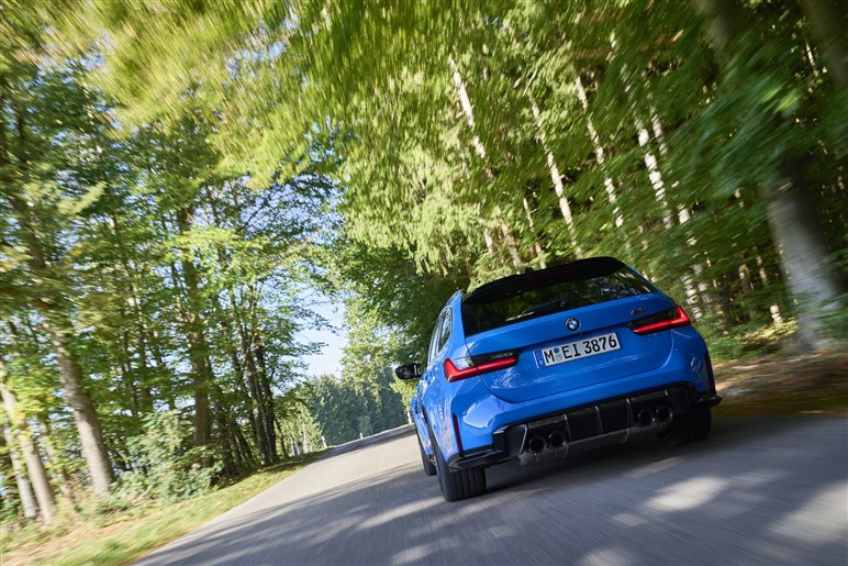 BMW新型「M3」発売。20PSアップ、アダプティブLEDライト搭載…1430万円から【写真でチェック】