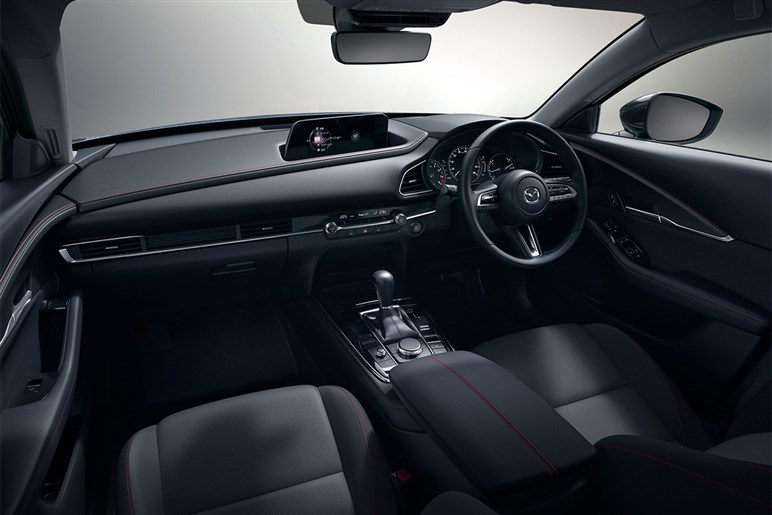 そろそろモデル末期。マツダの主力「CX-30」次期型はストロングHV搭載で“カロクロ化”する