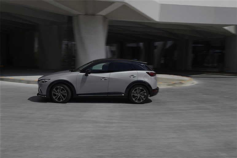 そろそろモデル末期。マツダの主力「CX-30」次期型はストロングHV搭載で“カロクロ化”する