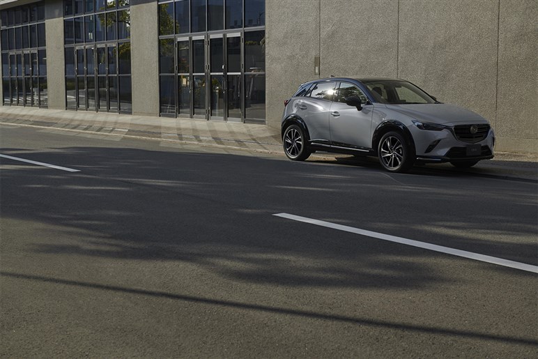 そろそろモデル末期。マツダの主力「CX-30」次期型はストロングHV搭載で“カロクロ化”する