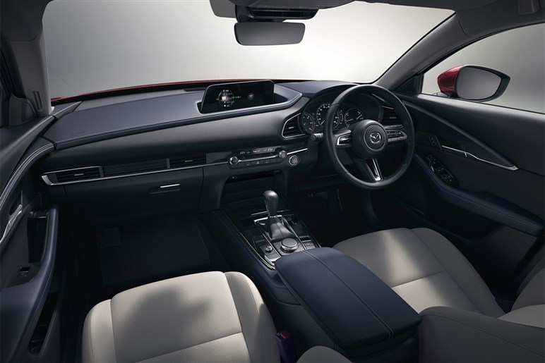 そろそろモデル末期。マツダの主力「CX-30」次期型はストロングHV搭載で“カロクロ化”する