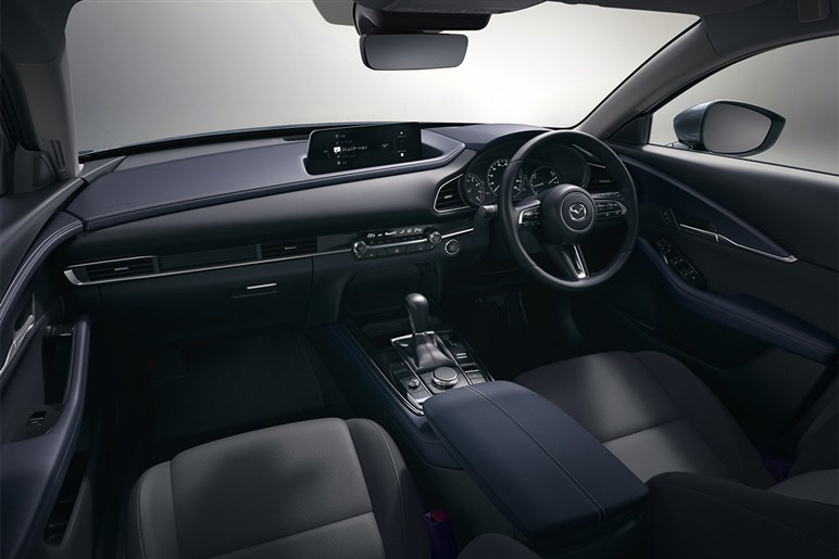 そろそろモデル末期。マツダの主力「CX-30」次期型はストロングHV搭載で“カロクロ化”する