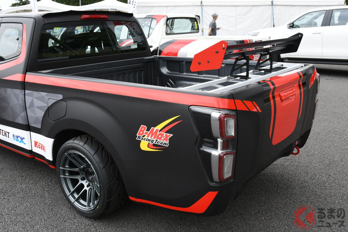 ド迫力ウイング採用 タフ顔 D Maxカスタム仕様 の実車初公開 速そうないすゞピックアップが凄かった くるまのニュース 自動車情報サイト 新車 中古車 Carview