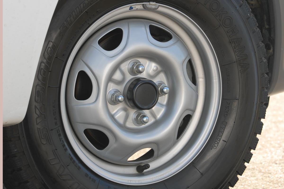 安価な実用車でもアルミが当たり前 クルマの 鉄チン ホイールに利点はあるのか Web Cartop 自動車情報サイト 新車 中古車 Carview