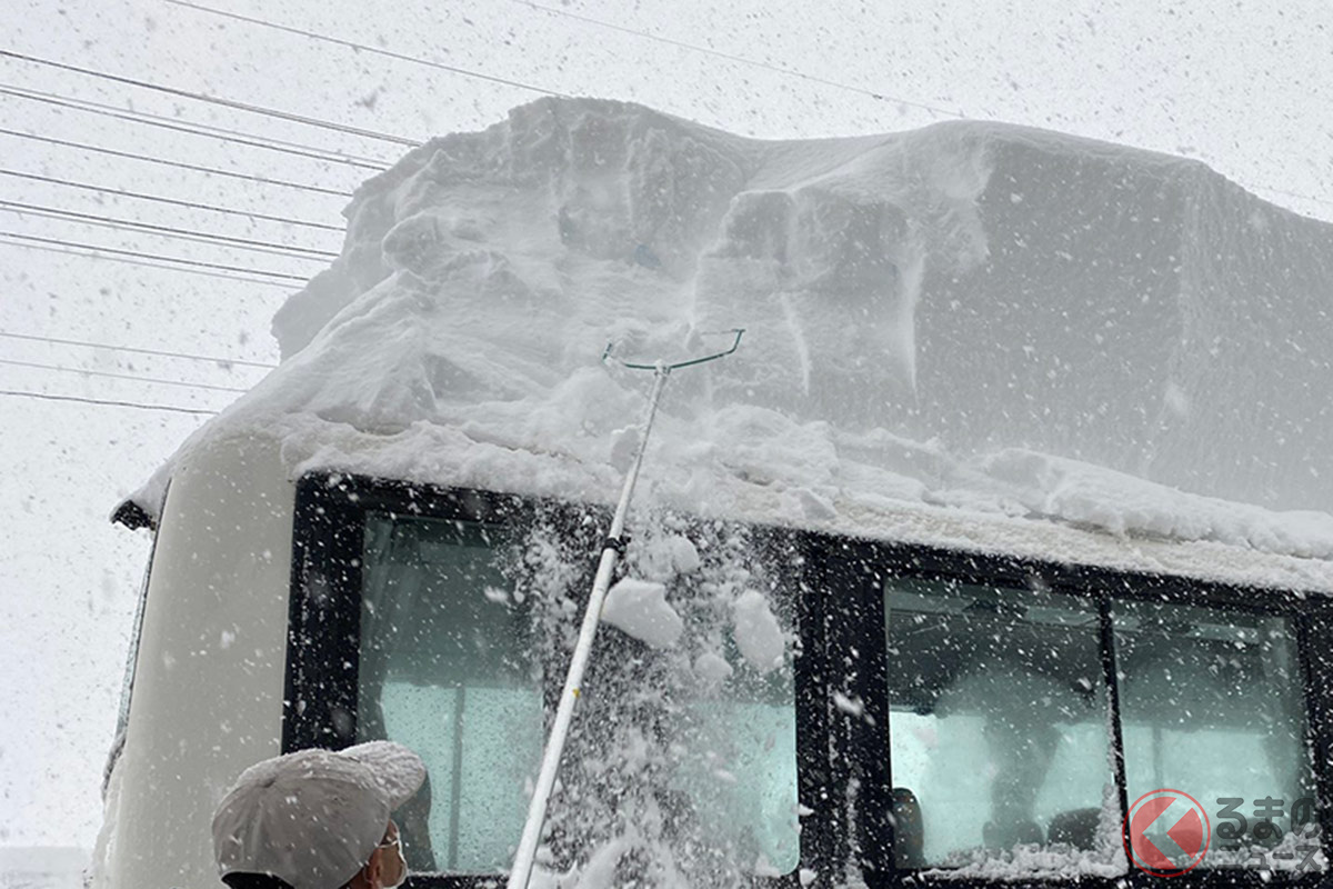 わずか2cmでも 会社行きたくないw 車内にどっさり積もった雪 白銀世界が Snsで話題に くるまのニュース 自動車情報サイト 新車 中古 車 Carview