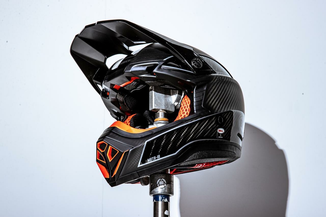 14万円の究極のオフヘルメットを試す。BELL モト10、スポーツにめっちゃ特化