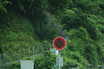 雨で普段100km/hの高速の制限速度が臨時で50km/hに！　これも速度オーバーすると捕まる？