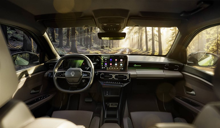 【独占】ルノーやシトロエン、フィアットの脅威に？ Bセグで400km以上走るキア最小SUV「EV2」のプロトタイプ画像を入手