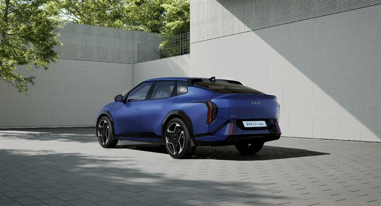 【独占】ルノーやシトロエン、フィアットの脅威に？ Bセグで400km以上走るキア最小SUV「EV2」のプロトタイプ画像を入手