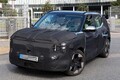 【独占】ルノーやシトロエン、フィアットの脅威に？ Bセグで400km以上走るキア最小SUV「EV2」のプロトタイプ画像を入手