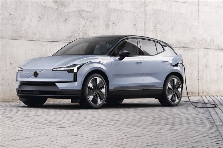 【独占】ルノーやシトロエン、フィアットの脅威に？ Bセグで400km以上走るキア最小SUV「EV2」のプロトタイプ画像を入手