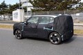 【独占】ルノーやシトロエン、フィアットの脅威に？ Bセグで400km以上走るキア最小SUV「EV2」のプロトタイプ画像を入手