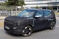 【独占】ルノーやシトロエン、フィアットの脅威に？ Bセグで400km以上走るキア最小SUV「EV2」のプロトタイプ画像を入手