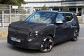 【独占】ルノーやシトロエン、フィアットの脅威に？ Bセグで400km以上走るキア最小SUV「EV2」のプロトタイプ画像を入手