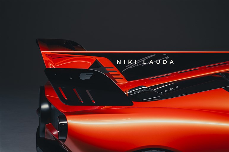 フェラーリと米マッスルカーの究極融合。ジャガーデザイナーが描く“狂気のV12スーパーカー”が話題