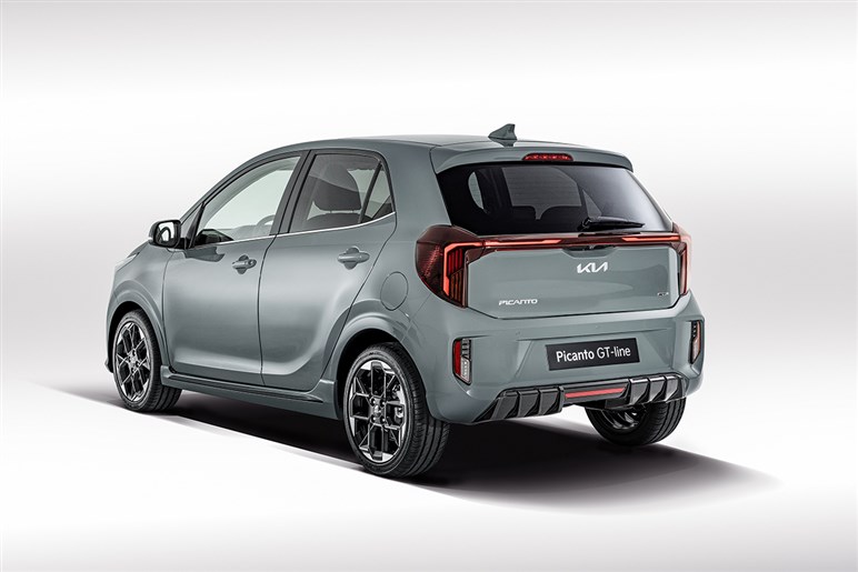 【独占】ルノーやシトロエン、フィアットの脅威に？ Bセグで400km以上走るキア最小SUV「EV2」のプロトタイプ画像を入手