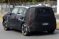 【独占】ルノーやシトロエン、フィアットの脅威に？ Bセグで400km以上走るキア最小SUV「EV2」のプロトタイプ画像を入手