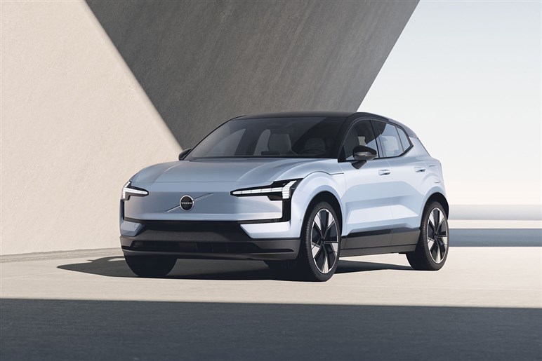 【独占】ルノーやシトロエン、フィアットの脅威に？ Bセグで400km以上走るキア最小SUV「EV2」のプロトタイプ画像を入手