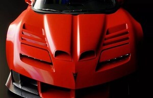 フェラーリと米マッスルカーの究極融合。ジャガーデザイナーが描く“狂気のV12スーパーカー”が話題