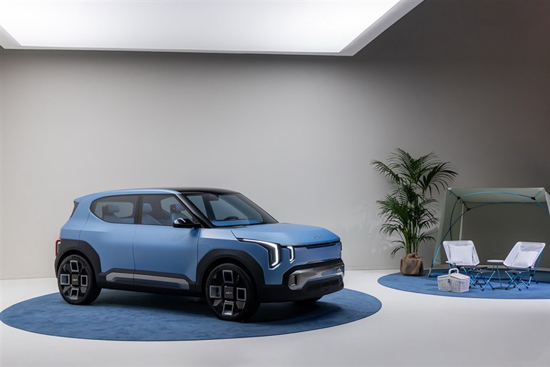 【独占】ルノーやシトロエン、フィアットの脅威に？ Bセグで400km以上走るキア最小SUV「EV2」のプロトタイプ画像を入手