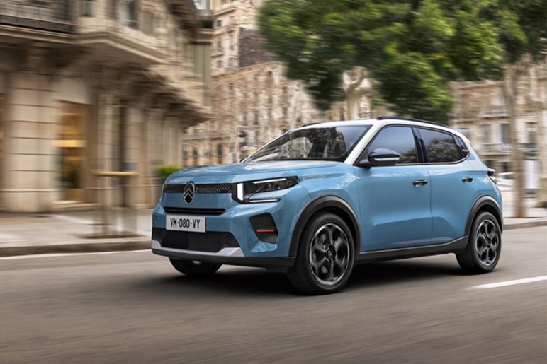 【独占】ルノーやシトロエン、フィアットの脅威に？ Bセグで400km以上走るキア最小SUV「EV2」のプロトタイプ画像を入手