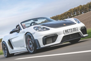 「史上最高」のロード・ポルシェ　718スパイダー RSへ試乗　カップカー・エンジンを軽いミドシップに！