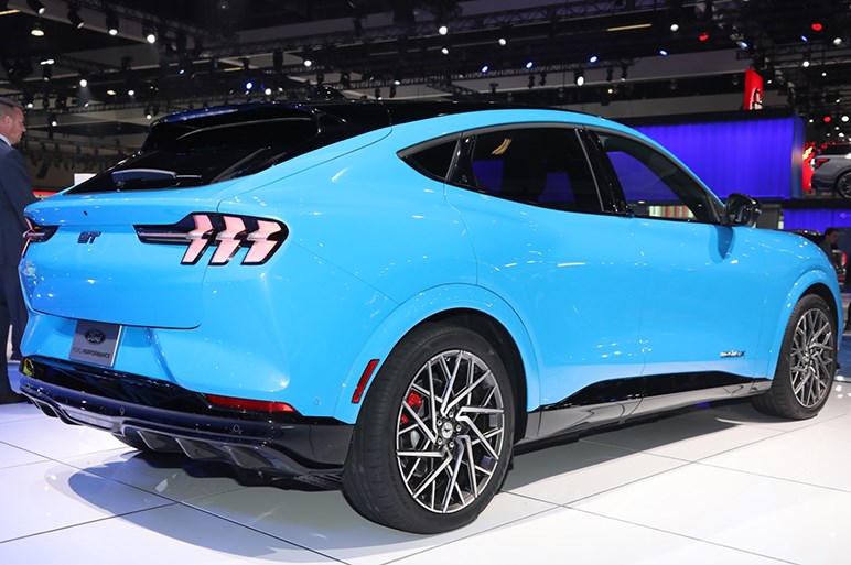 フォード、電動SUVのマスタング マッハEをLAショーで発表。GTモデルは911GTSに並ぶ加速性能