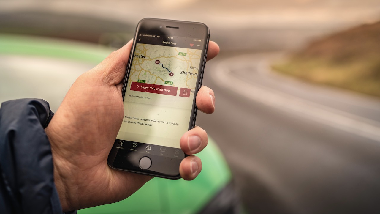 ポルシェの公式ドライブアプリ Roads で行く 英国のワインディングロード 動画 Genroq Web 自動車情報サイト 新車 中古車 Carview