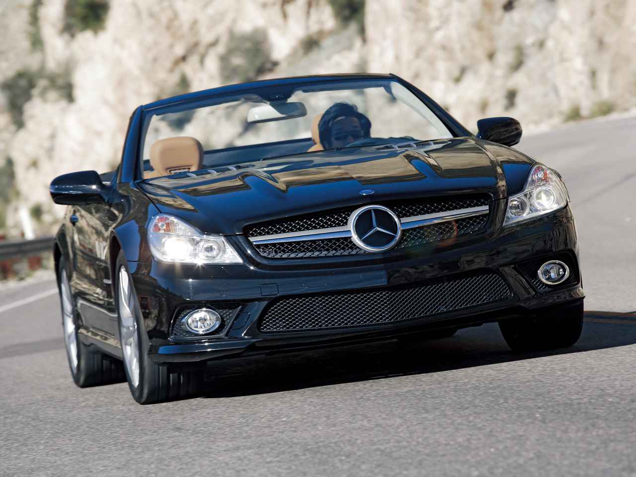 ヒットの法則426 フェイスリフトされたr230型メルセデス ベンツslは文句なしのスポーツカーになっていた Webモーターマガジン 自動車情報サイト 新車 中古車 Carview