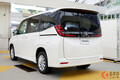 トヨタ新型ミニバンで「車中泊」出来る？ 8人仕様が寝やすい？ 新型「ノア／ヴォクシー」での寝方とは