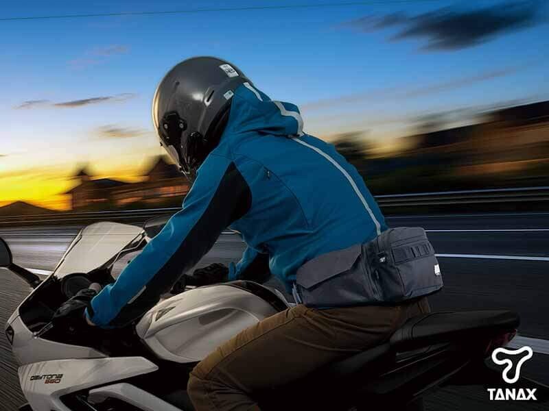 タナックスから半日ツーリング用新作バッグ「ハーフボディバッグシリーズ」2モデルが登場！ 定番の2モデルもリニューアル