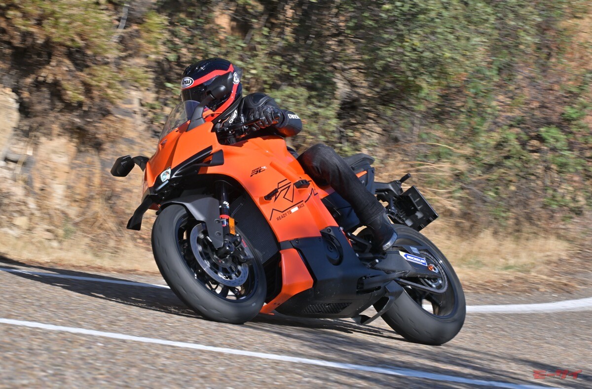 KTMから大型SSのダークホースが出撃！【990 RC R】海外試乗記