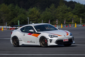 【試乗】TRDがイジればトヨタ車はなんでも楽しくなる！　86・ハイラックス・ハイエースのコンプリートモデルに一気乗りした