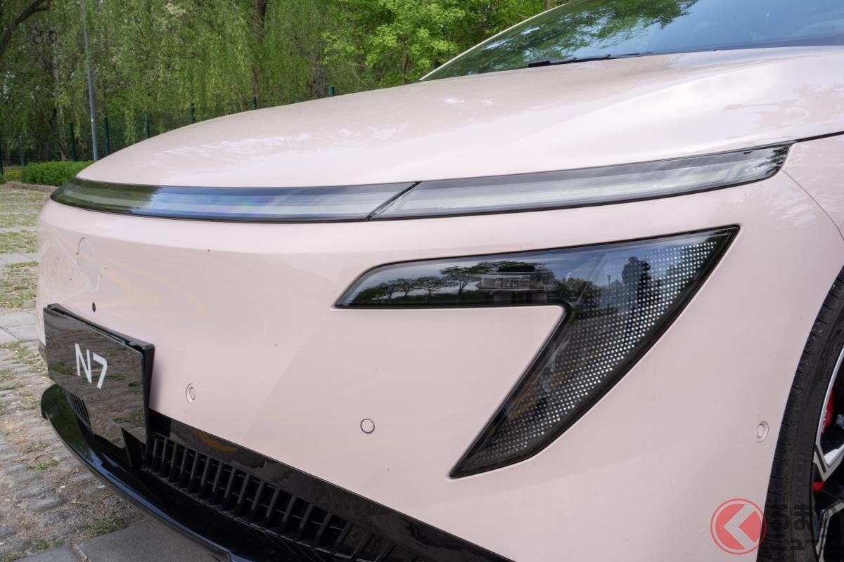 日産のBEVセダン「N7」中国での勢いが止まらない！ 8月販売は初の1万台突破！ 人気の理由＆オーナーの声は？